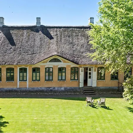 Lovely In With Kitchen Holiday home *